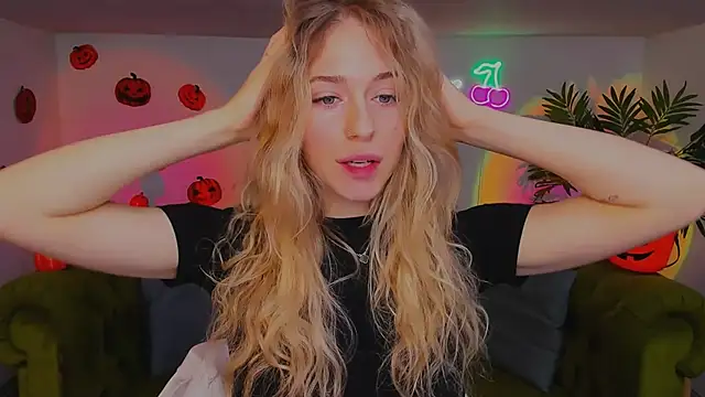 Snapshot of sassy_cutie chatting on November 4, 2025, 6:06 am sassy cutie online show from November 4, 2025, 6:06 am