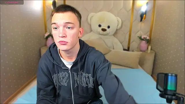 Derek Banville online show from October 30, 2025, 12:14 pm