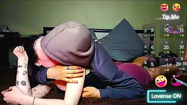 Jenny Couple online show from April 25, 2026, 6:16 pm