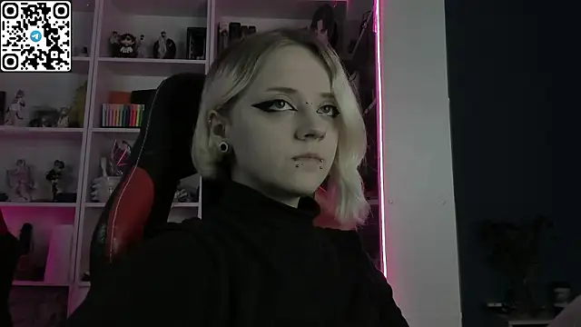 Holy Mistress S online show from March 15, 2026, 10:11 am