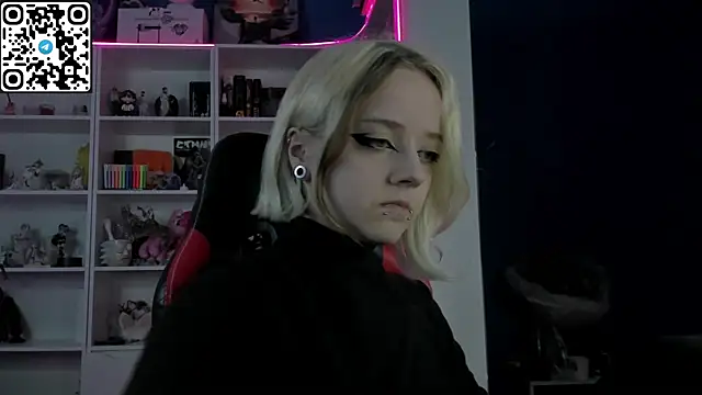 Snapshot of Holy_Mistress_S chatting on May 19, 2026, 7:59 am Holy Mistress S online show from May 19, 2026, 7:59 am