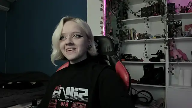 Holy Mistress S online show from November 12, 2025, 9:02 am