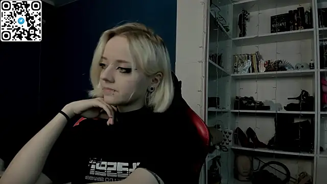 Holy Mistress S online show from December 17, 2025, 10:09 am