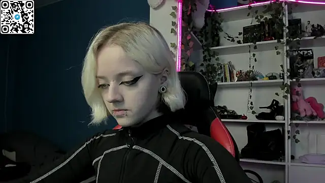 Holy Mistress S online show from December 5, 2025, 10:14 am