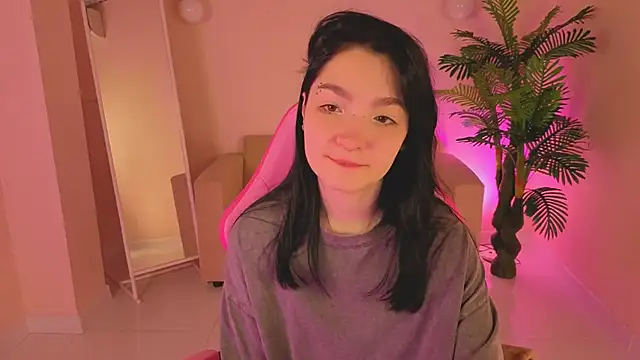 Snapshot of Linda_Sweetiest chatting on December 15, 2025, 12:49 am Linda Sweetiest online show from December 15, 2025, 12:49 am