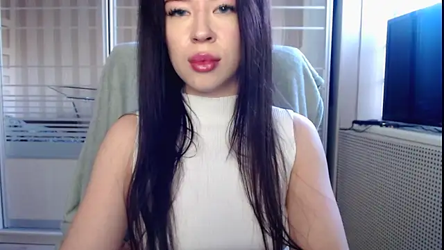 Laura miss online show from November 4, 2025, 11:14 am