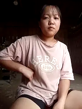 Quynhsumon online show from April 16, 2026, 4:13 am