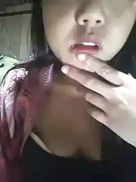 Quynhsumon online show from November 4, 2025, 2:43 pm