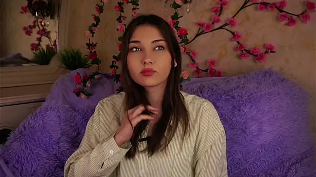 KateCahee online show from November 10, 2025, 2:16 am