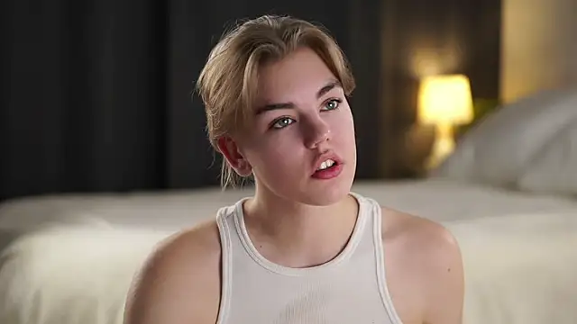 Snapshot of MelodyBaur chatting on November 12, 2025, 1:04 pm MelodyBaur online show from November 12, 2025, 1:04 pm