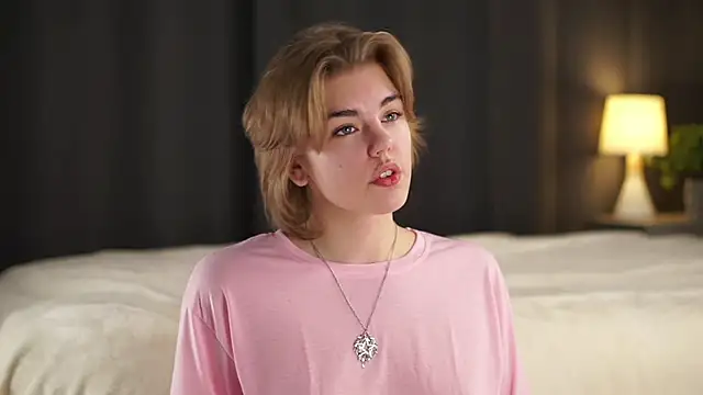 Snapshot of MelodyBaur chatting on November 8, 2025, 12:31 pm MelodyBaur online show from November 8, 2025, 12:31 pm