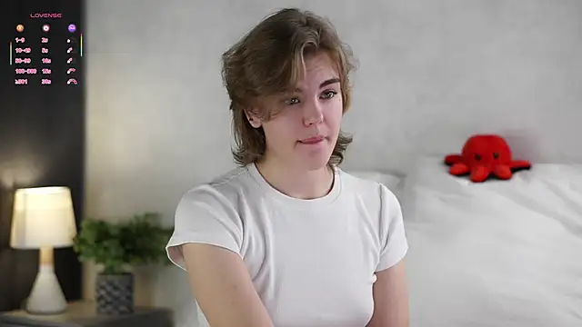 Snapshot of MelodyBaur chatting on December 5, 2025, 12:37 pm MelodyBaur online show from December 5, 2025, 12:37 pm