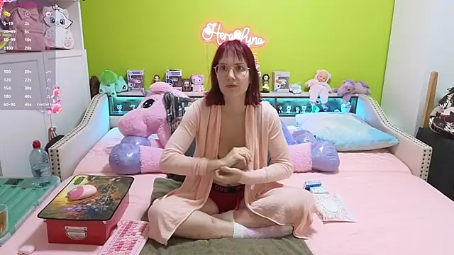  HeraLuna  online show from January 9, 2026, 9:33 pm