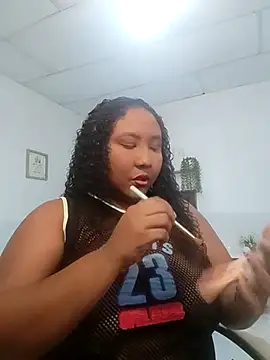 Snapshot of KaroldelaTorree chatting on October 31, 2025, 8:38 pm KaroldelaTorree online show from October 31, 2025, 8:38 pm