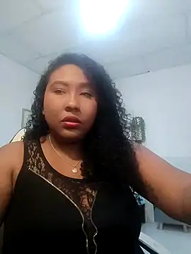 Snapshot of KaroldelaTorree chatting on November 4, 2025, 8:12 pm KaroldelaTorree online show from November 4, 2025, 8:12 pm