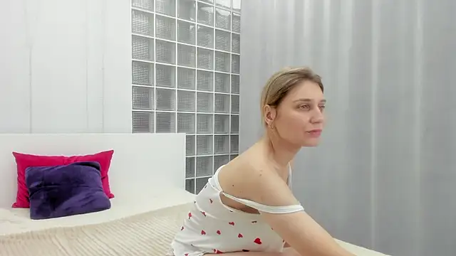 Snapshot of Tenderly_Sophie chatting on November 27, 2025, 1:39 am Tenderly Sophie online show from November 27, 2025, 1:39 am