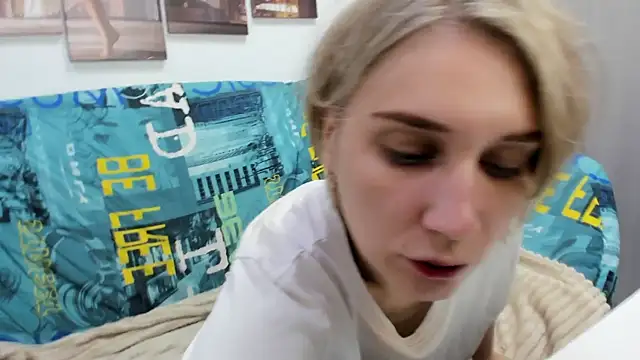 Snapshot of Tenderly_Sophie chatting on June 7, 2026, 1:11 am Tenderly Sophie online show from June 7, 2026, 1:11 am
