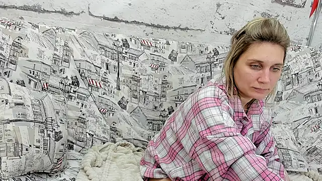 Snapshot of Tenderly_Sophie chatting on November 2, 2025, 1:16 pm Tenderly Sophie online show from November 2, 2025, 1:16 pm