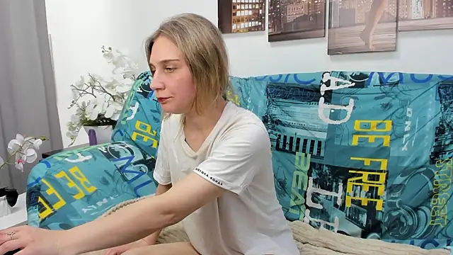 Snapshot of Tenderly_Sophie chatting on May 29, 2026, 8:20 am Tenderly Sophie online show from May 29, 2026, 8:20 am