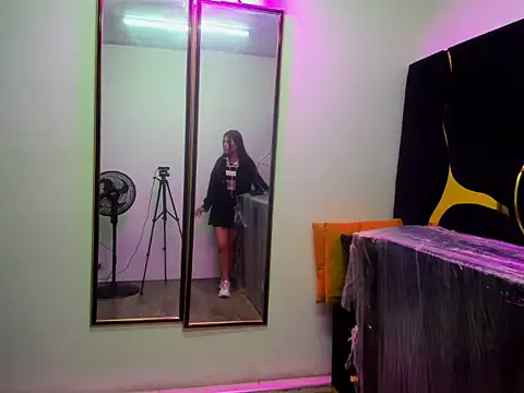 Snapshot of Gianna_Johnson chatting on December 5, 2025, 2:43 am Gianna Johnson online show from December 5, 2025, 2:43 am