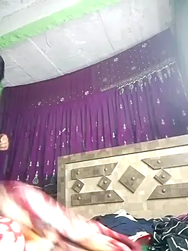 QRESABABY online show from November 28, 2025, 10:21 pm