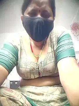 QRESABABY online show from November 3, 2025, 10:35 pm