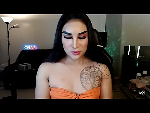 Snapshot of KeraMitenaa chatting on June 8, 2026, 9:32 am KeraMitenaa online show from June 8, 2026, 9:32 am