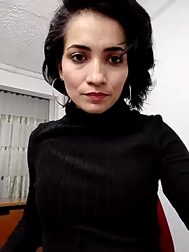 chloehanna online show from October 21, 2025, 7:35 pm