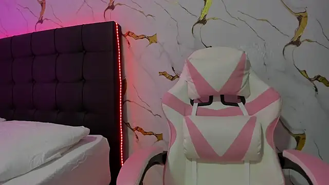 Scarlet DLuce online show from April 18, 2026, 9:00 am