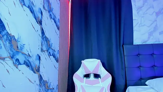 Scarlet DLuce online show from January 8, 2026, 9:04 am