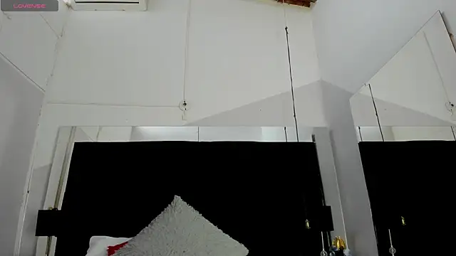 Snapshot of EmmadaSilva chatting on May 22, 2026, 7:01 pm EmmadaSilva online show from May 22, 2026, 7:01 pm