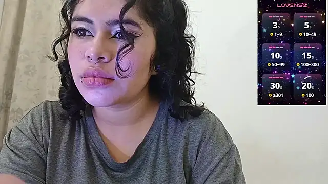 Snapshot of Magic_Alicee_ chatting on November 13, 2025, 4:05 am Magic Alicee online show from November 13, 2025, 4:05 am