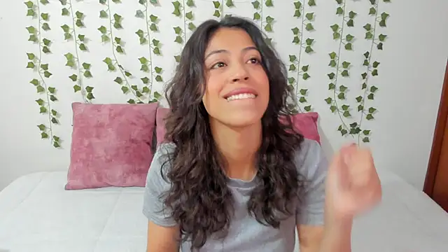 Snapshot of emily_jonessxx chatting on February 11, 2026, 4:51 pm emily jonessxx online show from February 11, 2026, 4:51 pm