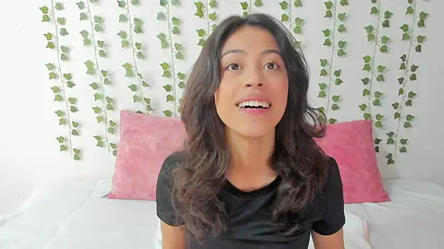 Snapshot of emily_jonessxx chatting on February 2, 2026, 6:29 pm emily jonessxx online show from February 2, 2026, 6:29 pm