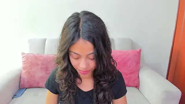 Snapshot of emily_jonessxx chatting on November 10, 2025, 8:03 pm emily jonessxx online show from November 10, 2025, 8:03 pm