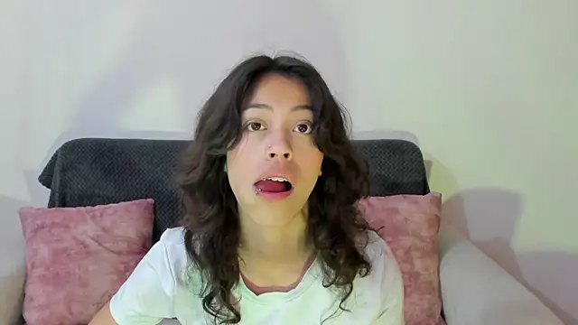 Snapshot of emily_jonessxx chatting on December 15, 2025, 1:50 pm emily jonessxx online show from December 15, 2025, 1:50 pm