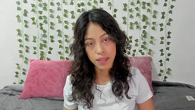 Snapshot of emily_jonessxx chatting on January 13, 2026, 5:28 pm emily jonessxx online show from January 13, 2026, 5:28 pm