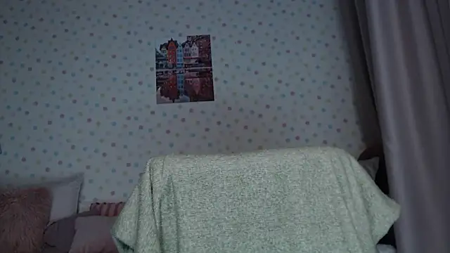 Snapshot of little_paw_ chatting on February 11, 2026, 6:13 am little paw online show from February 11, 2026, 6:13 am