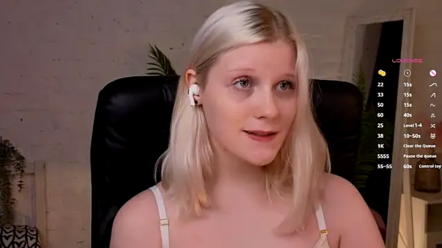 Snapshot of ShineJoan chatting on November 9, 2025, 9:30 pm ShineJoan online show from November 9, 2025, 9:30 pm