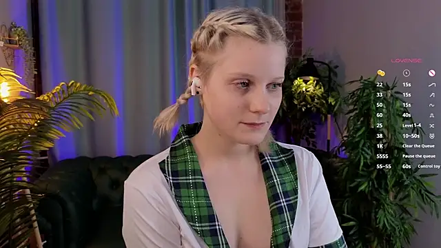 Snapshot of ShineJoan chatting on November 11, 2025, 11:09 pm ShineJoan online show from November 11, 2025, 11:09 pm