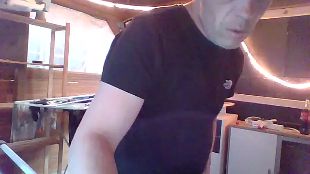 Snapshot of tommy3300 chatting on May 24, 2026, 3:39 am tommy3300 online show from May 24, 2026, 3:39 am