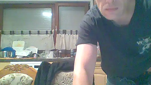 Snapshot of tommy3300 chatting on November 15, 2025, 4:05 am tommy3300 online show from November 15, 2025, 4:05 am