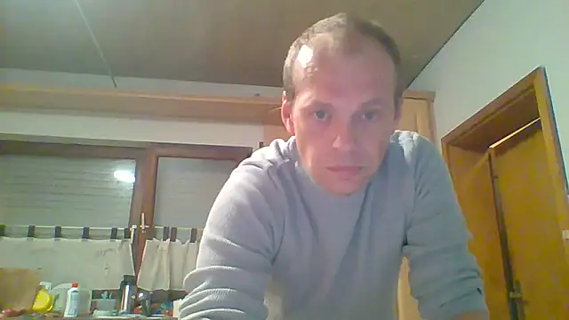 Snapshot of tommy3300 chatting on November 13, 2025, 5:00 am tommy3300 online show from November 13, 2025, 5:00 am