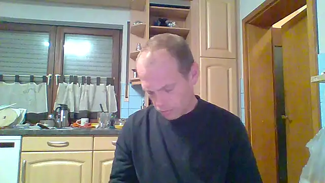 Snapshot of tommy3300 chatting on November 5, 2025, 5:43 am tommy3300 online show from November 5, 2025, 5:43 am