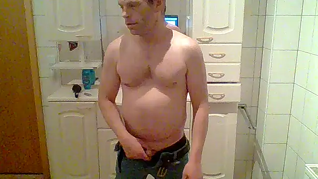 Snapshot of tommy3300 chatting on December 5, 2025, 4:55 am tommy3300 online show from December 5, 2025, 4:55 am