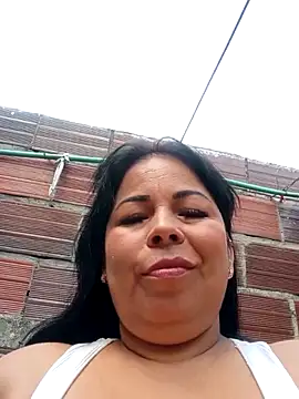 Snapshot of mother2-divorced chatting on May 13, 2026, 1:40 pm mother2-divorced online show from May 13, 2026, 1:40 pm