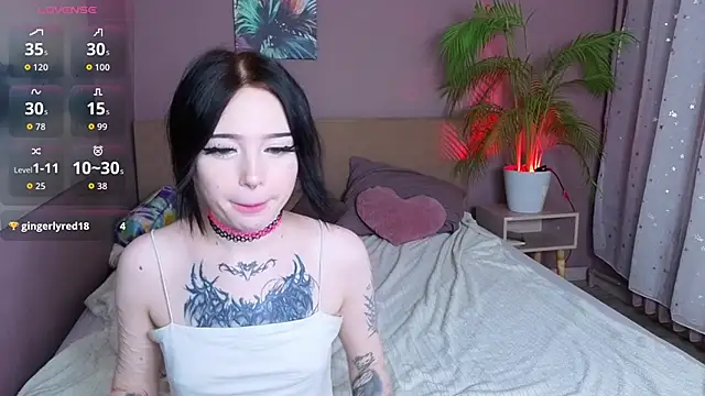 Snapshot of Emma_Kirks chatting on November 20, 2025, 11:22 am Emma Kirks online show from November 20, 2025, 11:22 am