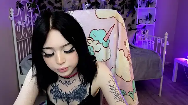 Snapshot of Emma_Kirks chatting on November 1, 2025, 11:04 am Emma Kirks online show from November 1, 2025, 11:04 am