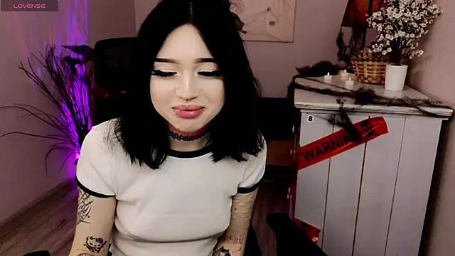 Snapshot of Emma_Kirks chatting on October 30, 2025, 10:46 am Emma Kirks online show from October 30, 2025, 10:46 am