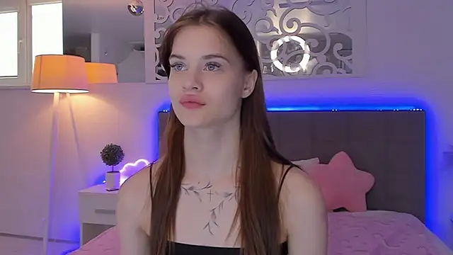 LuisaClover online show from April 7, 2026, 12:07 pm